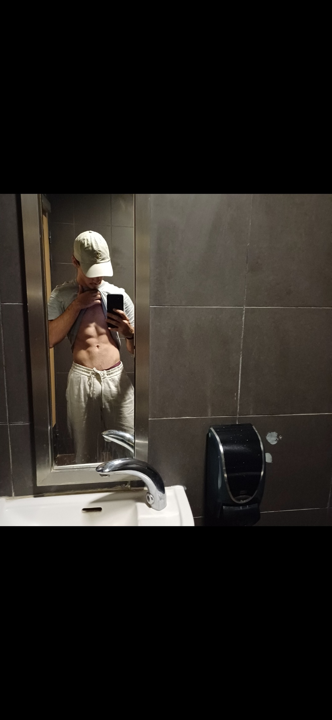 Profil de Aboulaye, 21 ans, Garage gay à Giez