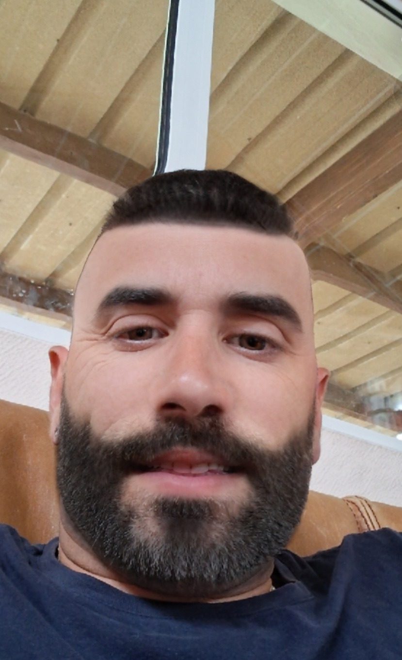Profil de Khemis, 40 ans, Garage gay à Gampelen