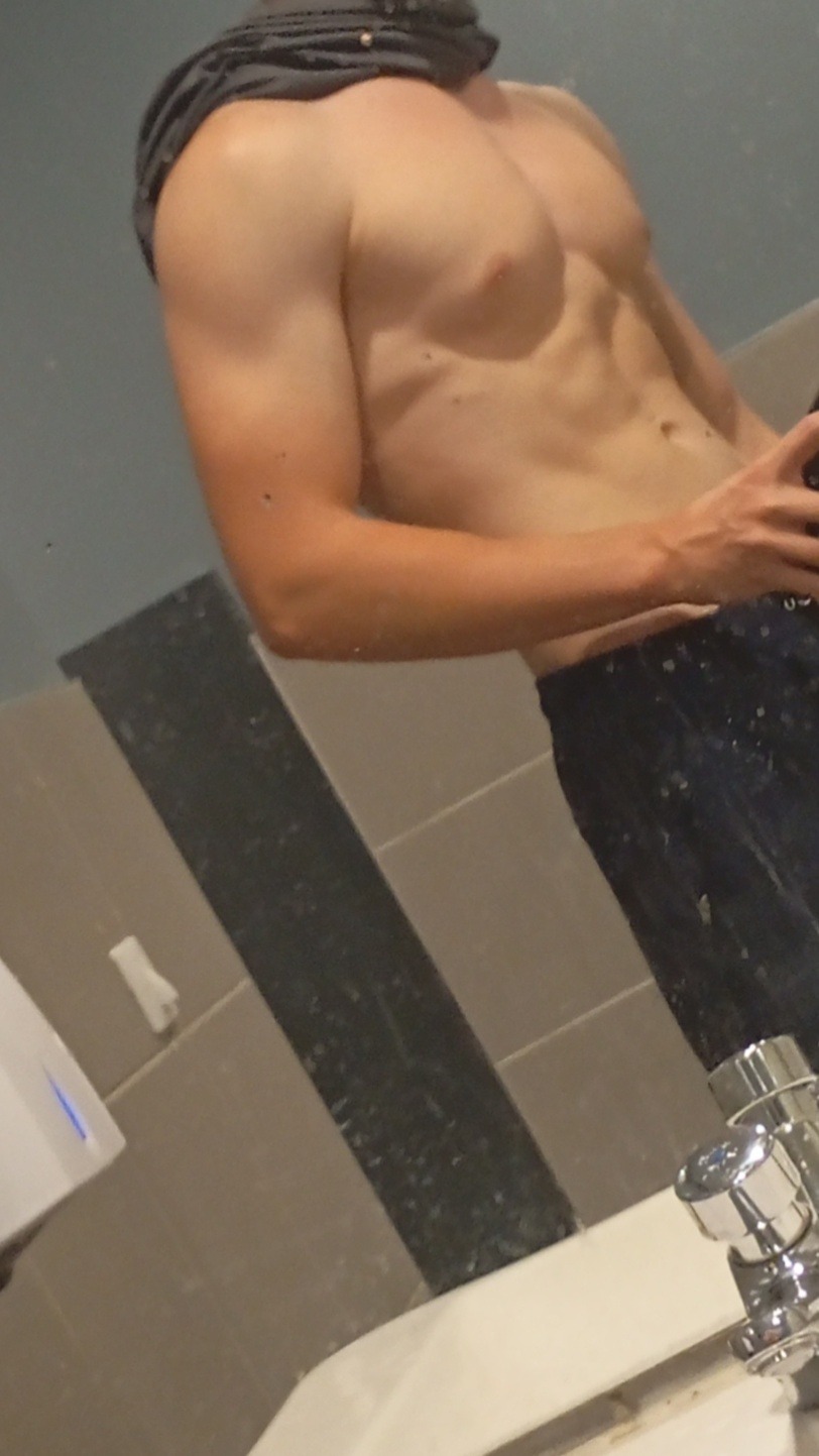 Profil de Abdelwakil, 20 ans, Garage gay à Oleyres
