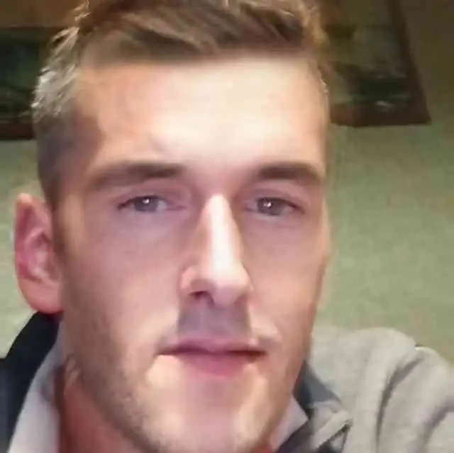Profil de Nasseredine, 35 ans, Garage gay à Muralto
