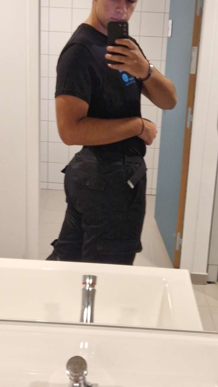 Profil de Mostafa, 19 ans, Garage gay à Curio