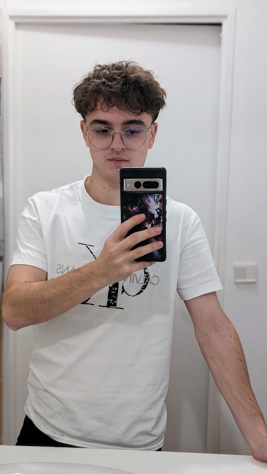 Profil de Ahmed-yacine, 19 ans, Garage gay à Merligen
