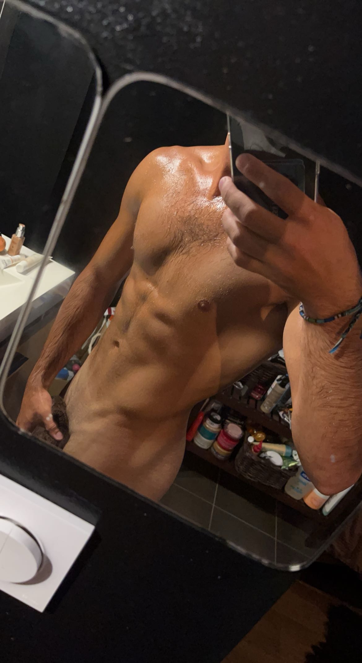 Profil de Riyad, 21 ans, Garage gay à Le Sépey