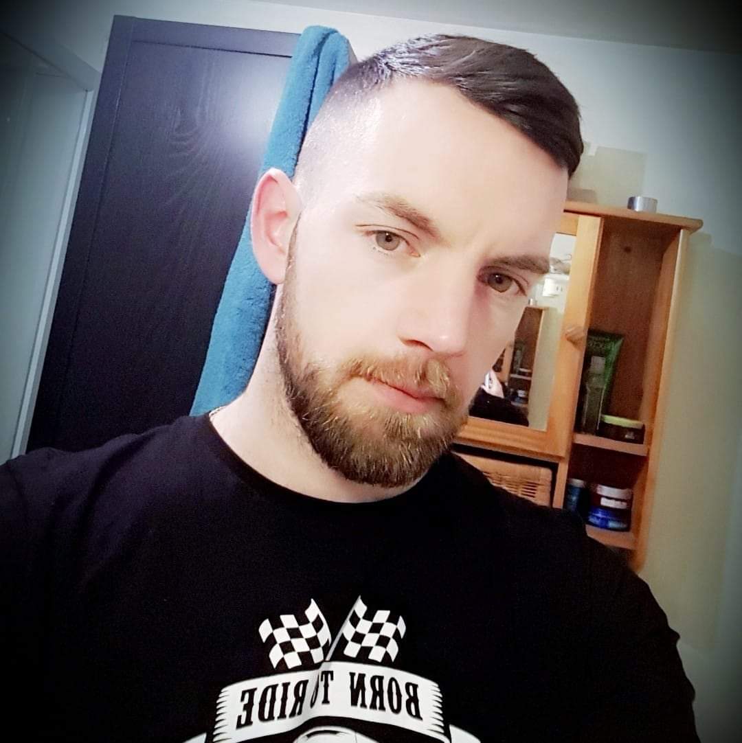 Profil de Hacene, 37 ans, Garage gay à Lavertezzo