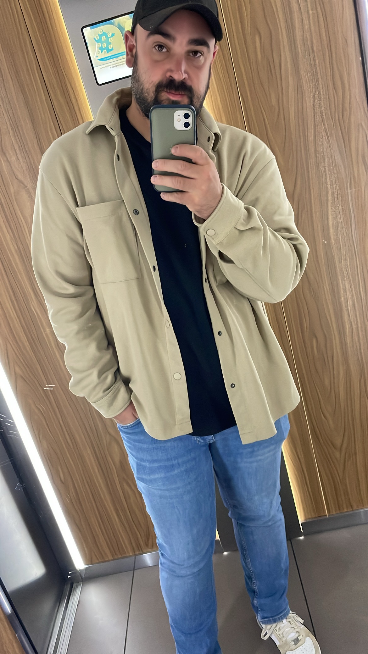 Profil de Kenzi, 32 ans, Garage gay à Aldesago