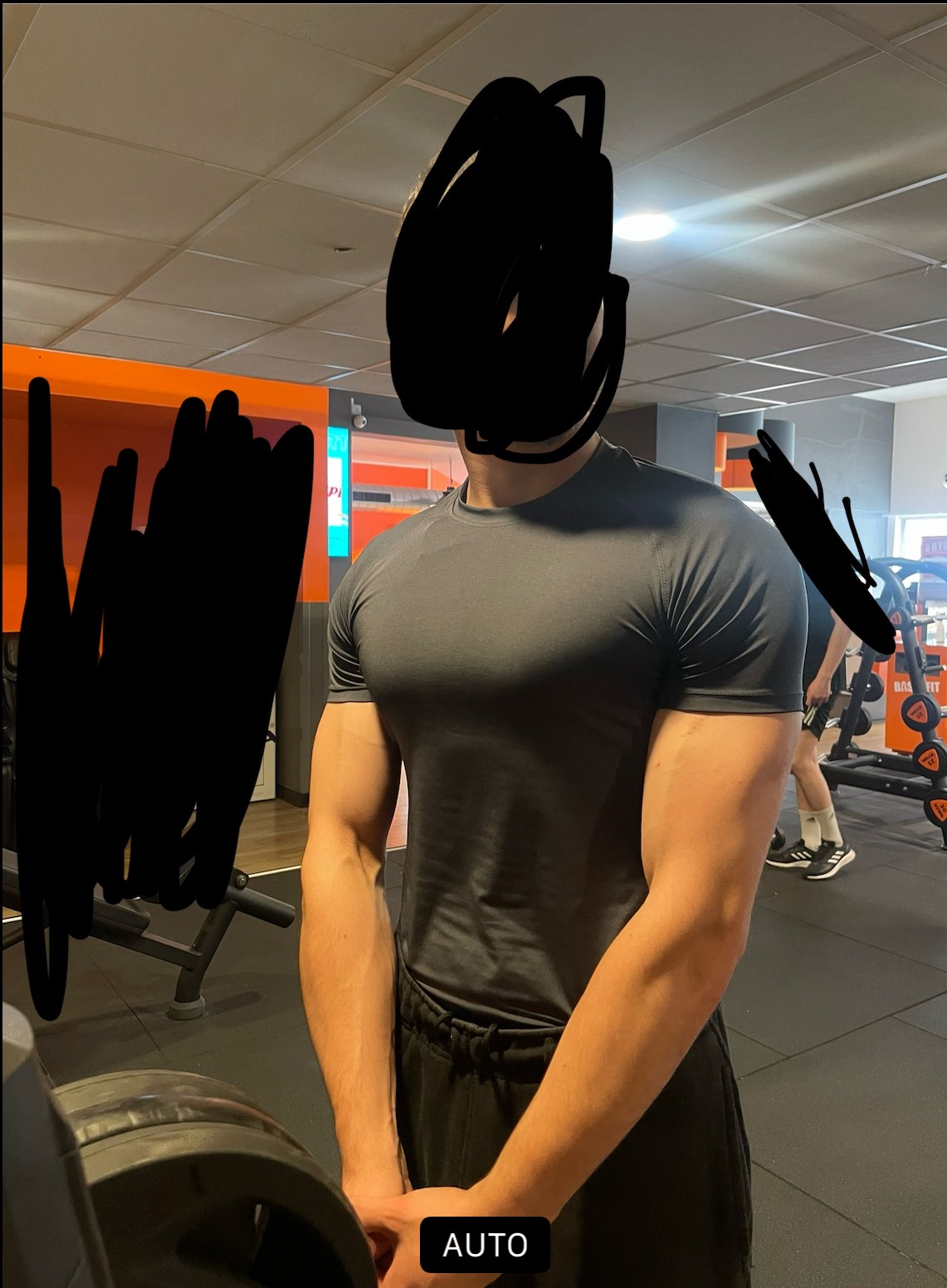 Profil de Housine, 24 ans, Garage gay à Volken