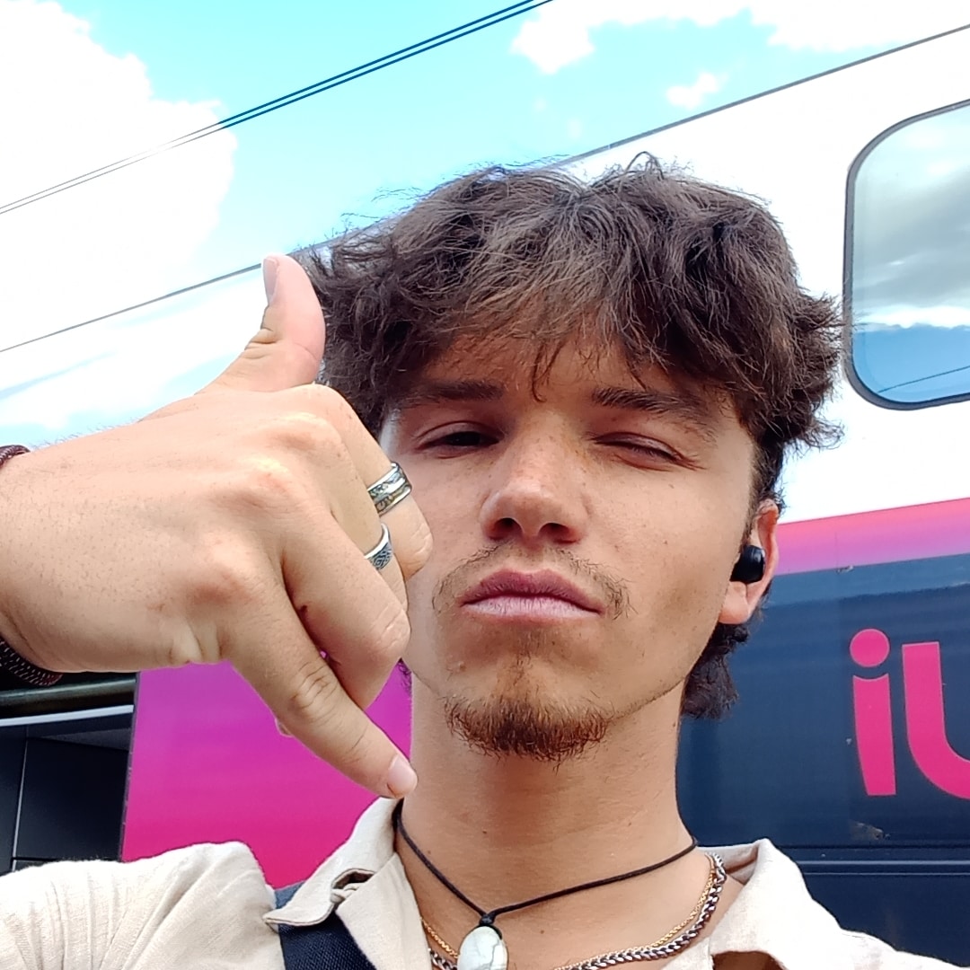 Profil de Radomir, 22 ans, Garage gay à Calpiogna