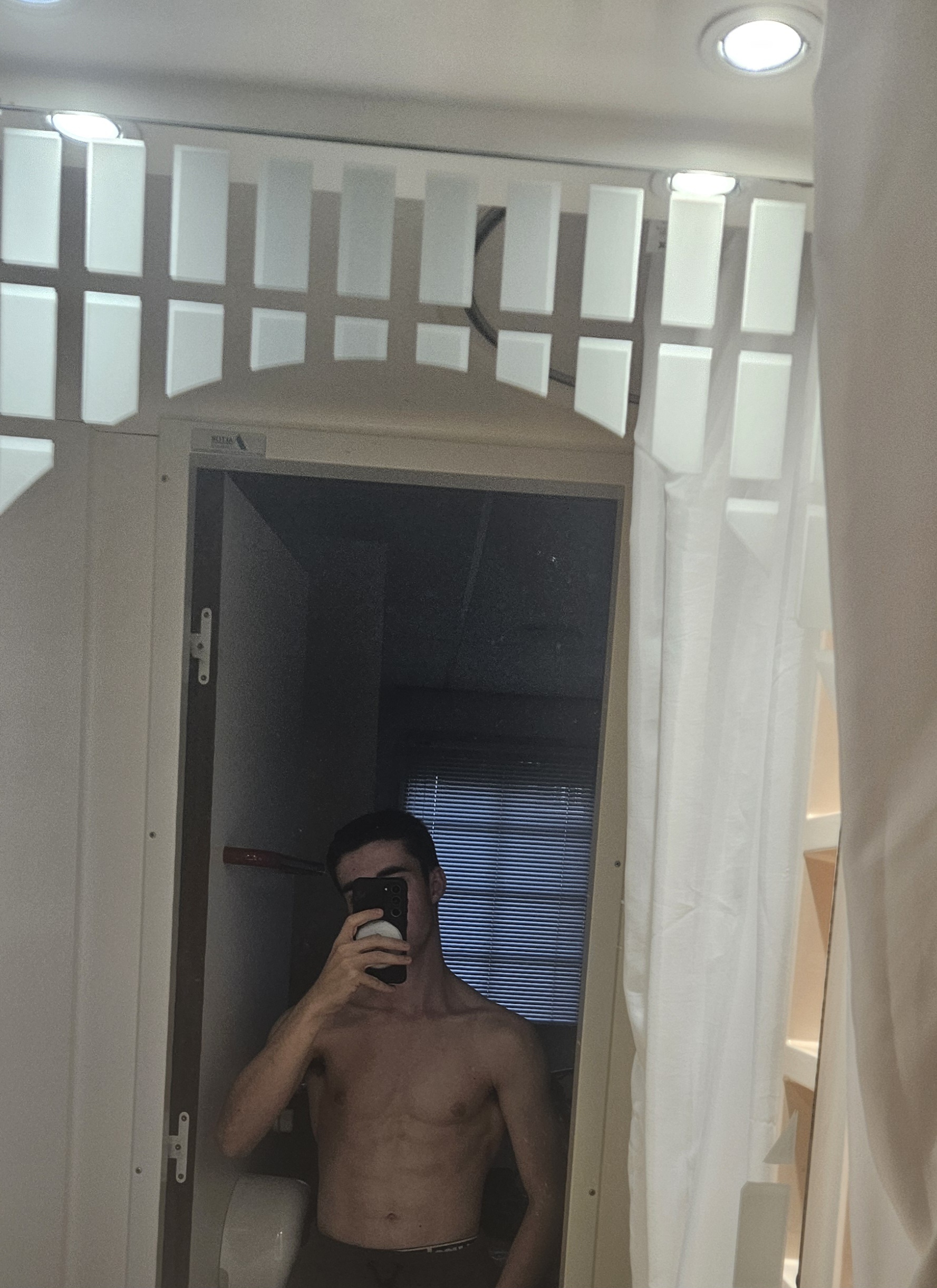 Profil de Jami, 22 ans, Garage gay à Courtion