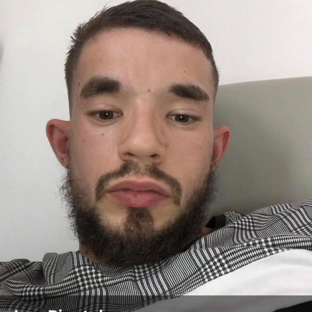Profil de Armin, 26 ans, Garage gay à Origlio