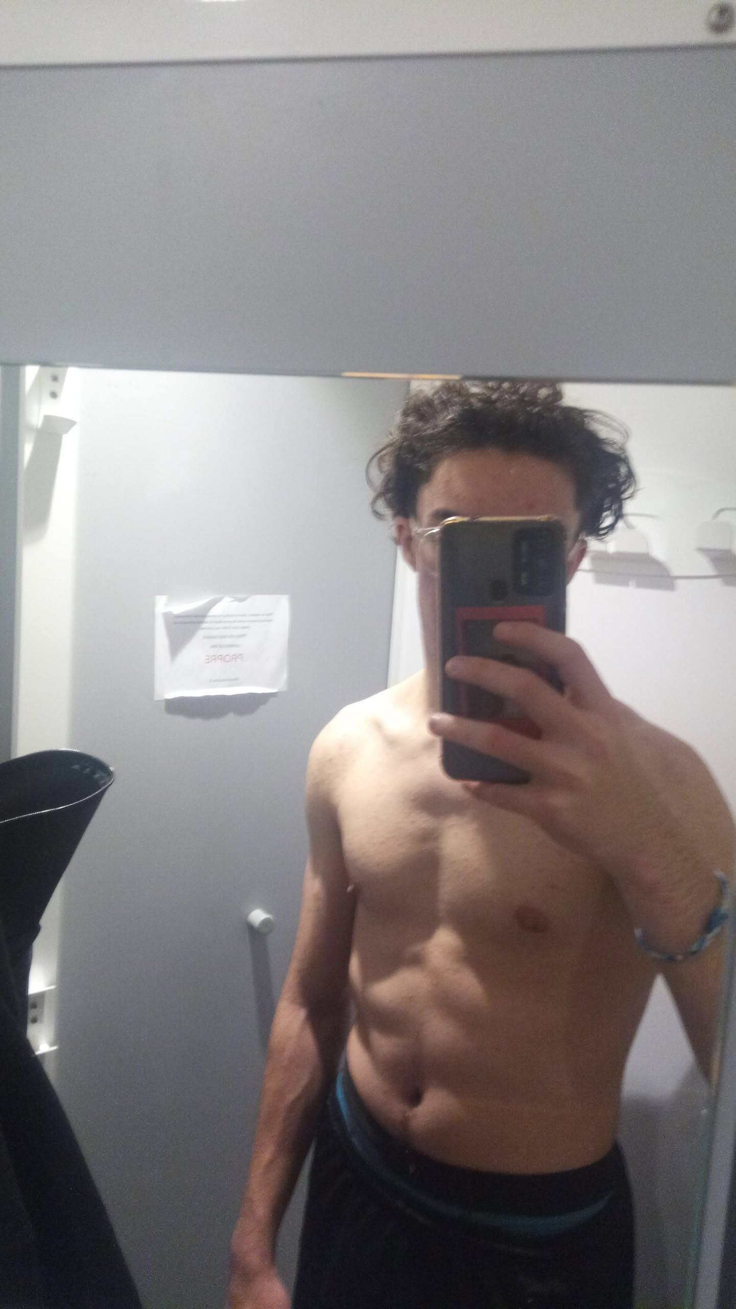 Profil de Manoe, 19 ans, Garage gay à Romanens